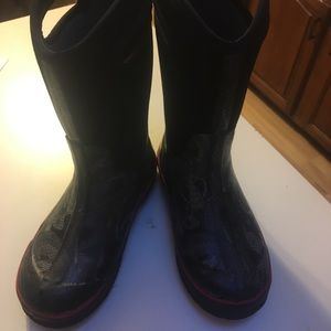 Bogs  snake winter boots -big boys 6
